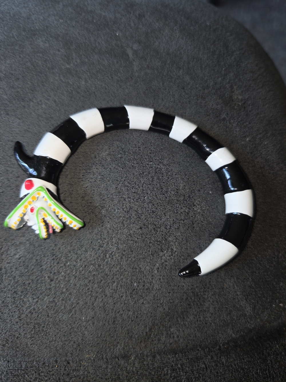 Striped Black & White Dragon-Head Bangle Bracelet - Unbranded
